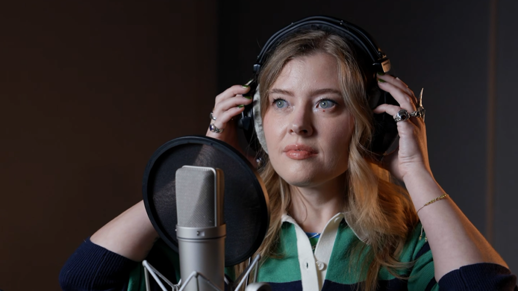 Jennifer English is The Shrike in Valor Mortis